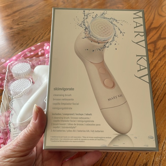 Mary Kay Skinvigorate Cleaning Brush - Picture 5 of 9